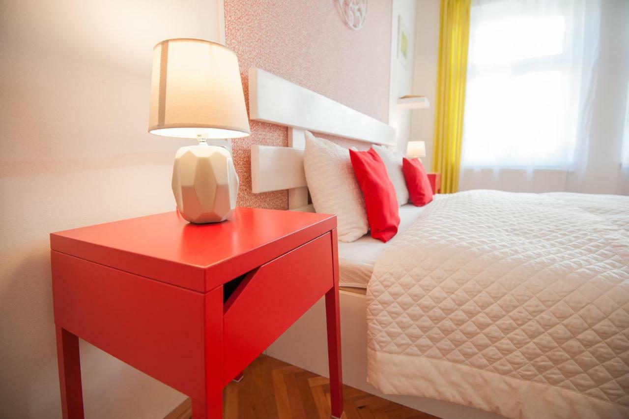 Spacious Stylish Apartment In Old Town Сибиу Екстериор снимка