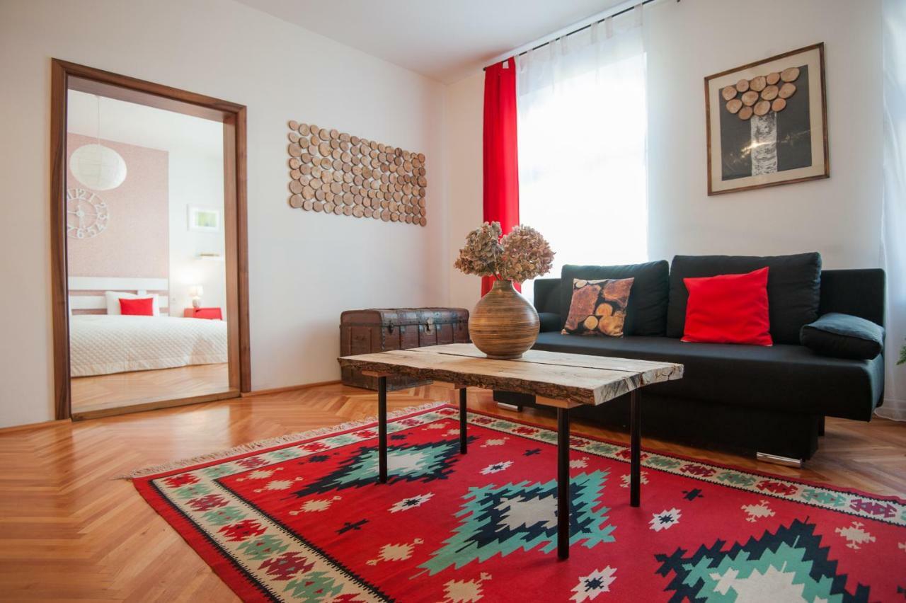 Spacious Stylish Apartment In Old Town Сибиу Екстериор снимка